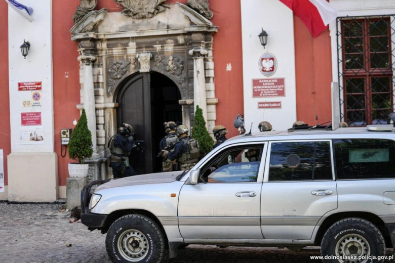 Antyterroryści, śmigłowce i zakładnicy. Spektakularne ćwiczenia służb w Henrykowie