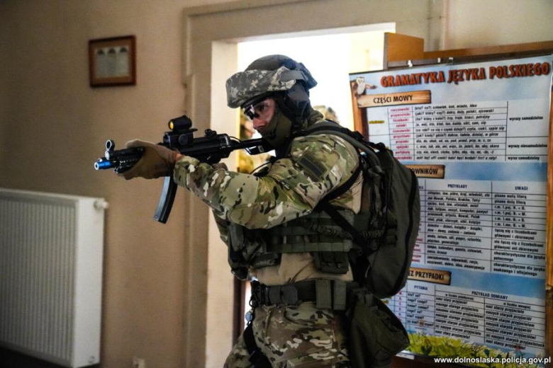 Antyterroryści, śmigłowce i zakładnicy. Spektakularne ćwiczenia służb w Henrykowie