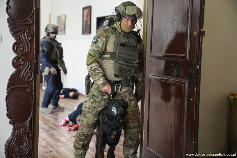 Antyterroryści, śmigłowce i zakładnicy. Spektakularne ćwiczenia służb w Henrykowie
