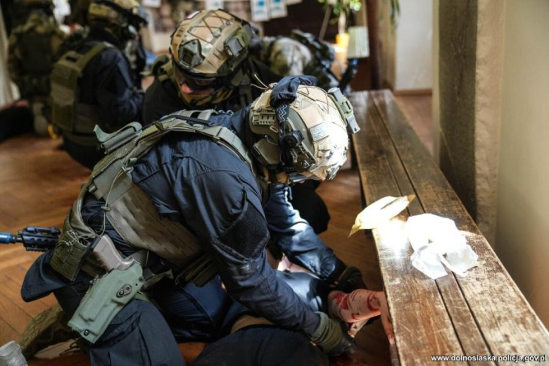 Antyterroryści, śmigłowce i zakładnicy. Spektakularne ćwiczenia służb w Henrykowie