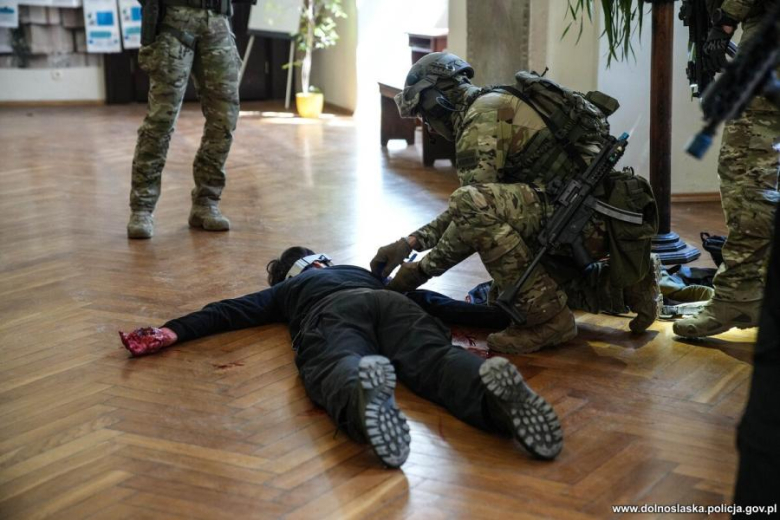 Antyterroryści, śmigłowce i zakładnicy. Spektakularne ćwiczenia służb w Henrykowie