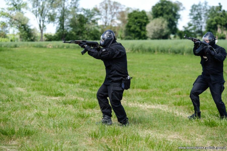 Antyterroryści, śmigłowce i zakładnicy. Spektakularne ćwiczenia służb w Henrykowie