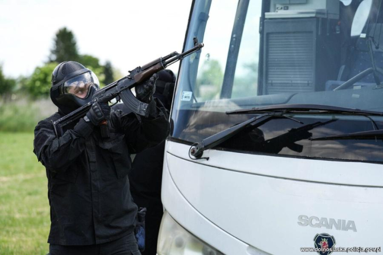 Antyterroryści, śmigłowce i zakładnicy. Spektakularne ćwiczenia służb w Henrykowie