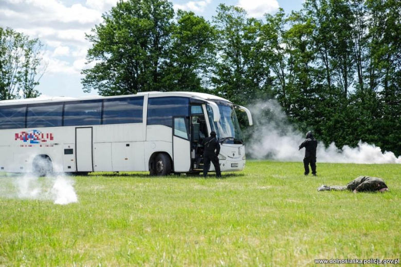 Antyterroryści, śmigłowce i zakładnicy. Spektakularne ćwiczenia służb w Henrykowie