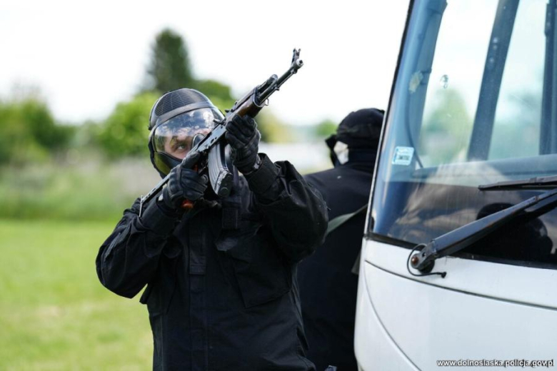 Antyterroryści, śmigłowce i zakładnicy. Spektakularne ćwiczenia służb w Henrykowie