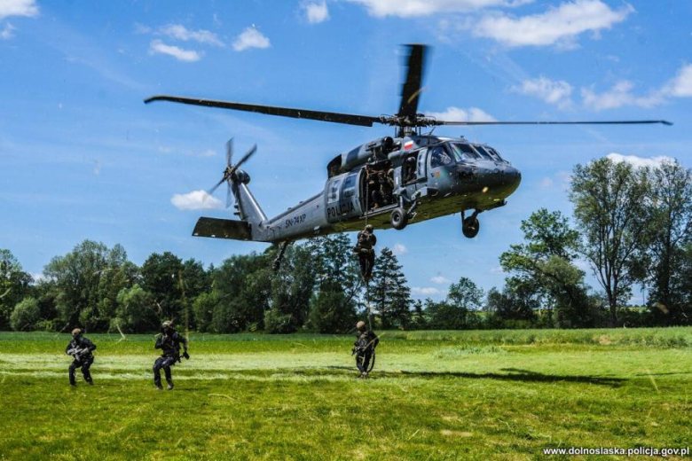 Antyterroryści, śmigłowce i zakładnicy. Spektakularne ćwiczenia służb w Henrykowie