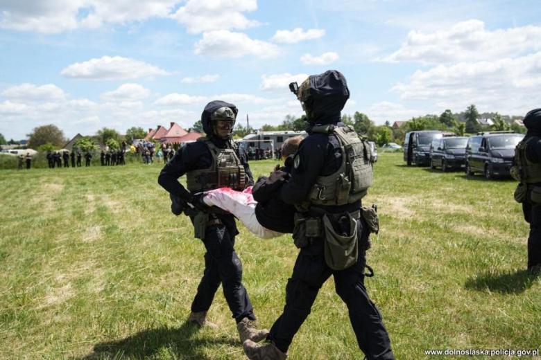 Antyterroryści, śmigłowce i zakładnicy. Spektakularne ćwiczenia służb w Henrykowie