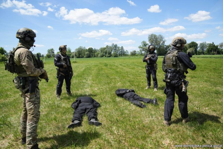 Antyterroryści, śmigłowce i zakładnicy. Spektakularne ćwiczenia służb w Henrykowie