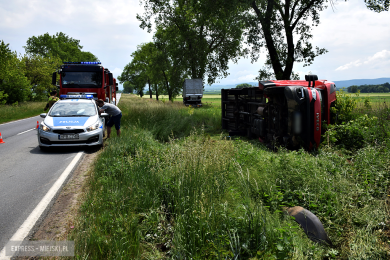 	Autolaweta z przyczepą wypadła z drogi między Ząbkowicami Śląskimi a Kluczową