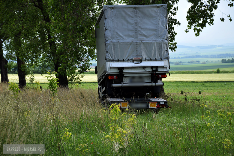 	Autolaweta z przyczepą wypadła z drogi między Ząbkowicami Śląskimi a Kluczową