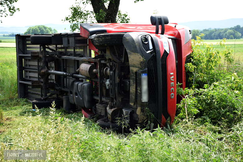 	Autolaweta z przyczepą wypadła z drogi między Ząbkowicami Śląskimi a Kluczową