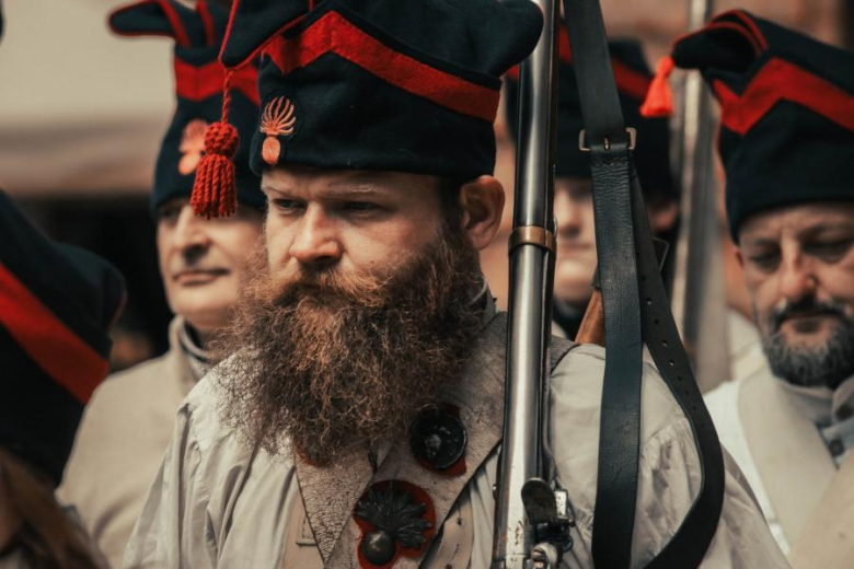 Rekordowe Święto Twierdzy Srebrna Góra. Ponad 180 rekonstruktorów i tysiące gości