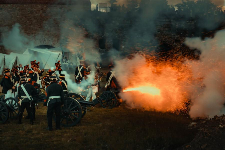 Rekordowe Święto Twierdzy Srebrna Góra. Ponad 180 rekonstruktorów i tysiące gości