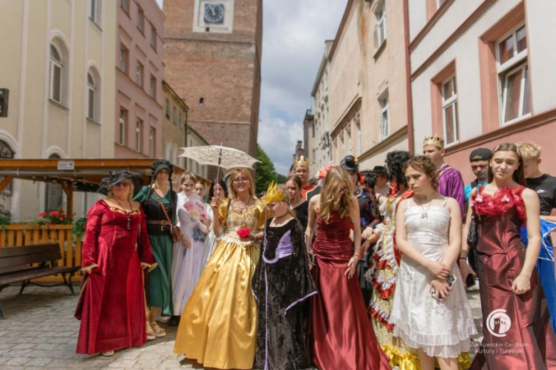 Muzyka, taniec i historyczny klimat. Biesiada z Frankensteinem ożywiła zamek