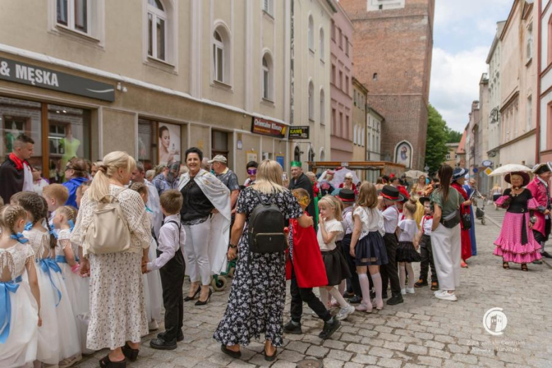 Muzyka, taniec i historyczny klimat. Biesiada z Frankensteinem ożywiła zamek