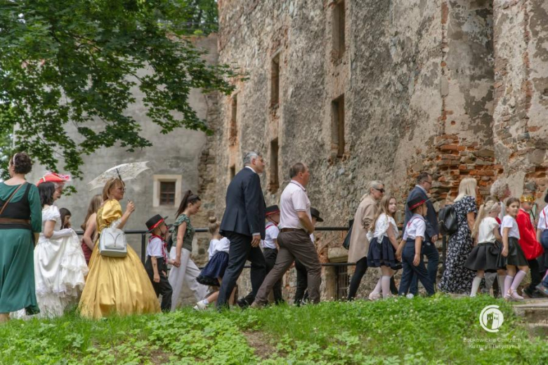 Muzyka, taniec i historyczny klimat. Biesiada z Frankensteinem ożywiła zamek