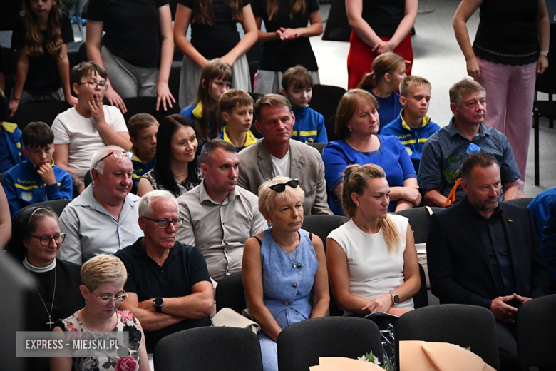Uroczyste otwarcie zmodernizowanej hali sportowej w Kamieńcu Ząbkowickim