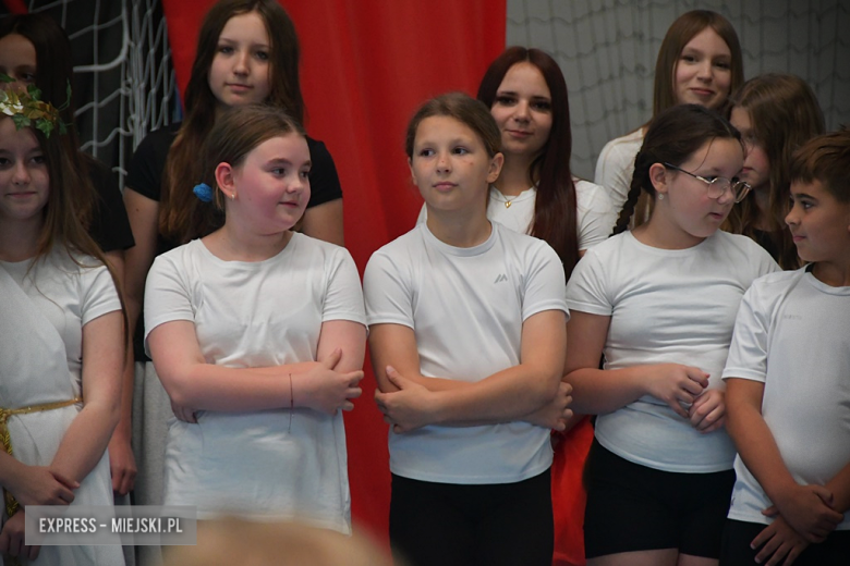 Uroczyste otwarcie zmodernizowanej hali sportowej w Kamieńcu Ząbkowickim