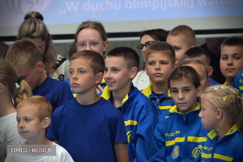 Uroczyste otwarcie zmodernizowanej hali sportowej w Kamieńcu Ząbkowickim