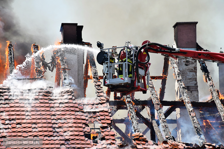 Pożar budynku wielorodzinnego przy ul. Złotostockiej w Kamieńcu Ząbkowickim