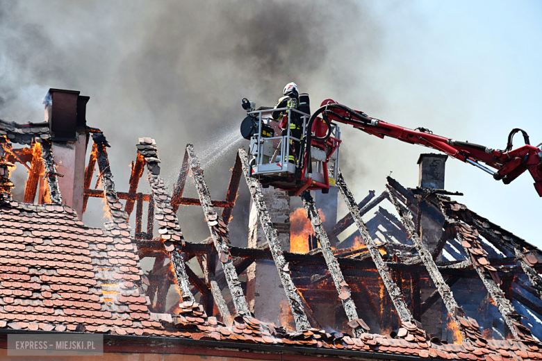 Pożar budynku wielorodzinnego przy ul. Złotostockiej w Kamieńcu Ząbkowickim