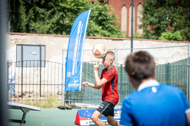 V Ząbkowicki Turniej Teqball z okazji Dni i Nocy Krzywej Wieży za nami. Znamy wyniki