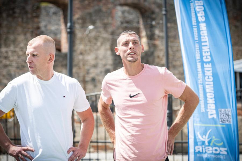 V Ząbkowicki Turniej Teqball z okazji Dni i Nocy Krzywej Wieży za nami. Znamy wyniki