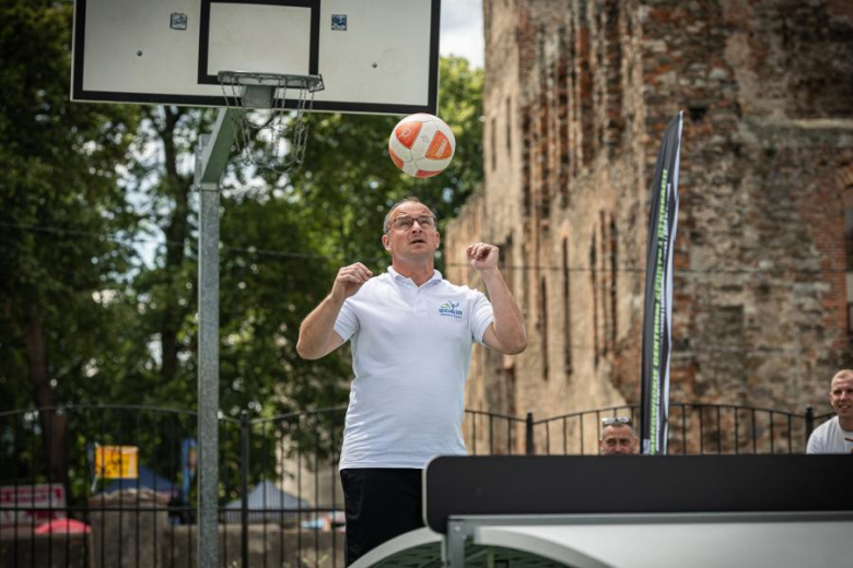 V Ząbkowicki Turniej Teqball z okazji Dni i Nocy Krzywej Wieży za nami. Znamy wyniki