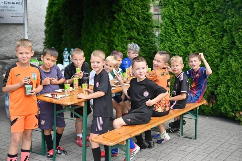 Piłkarskie święto na orliku. Relacja z pikniku piłkarskiego 2026 w Ziębicach