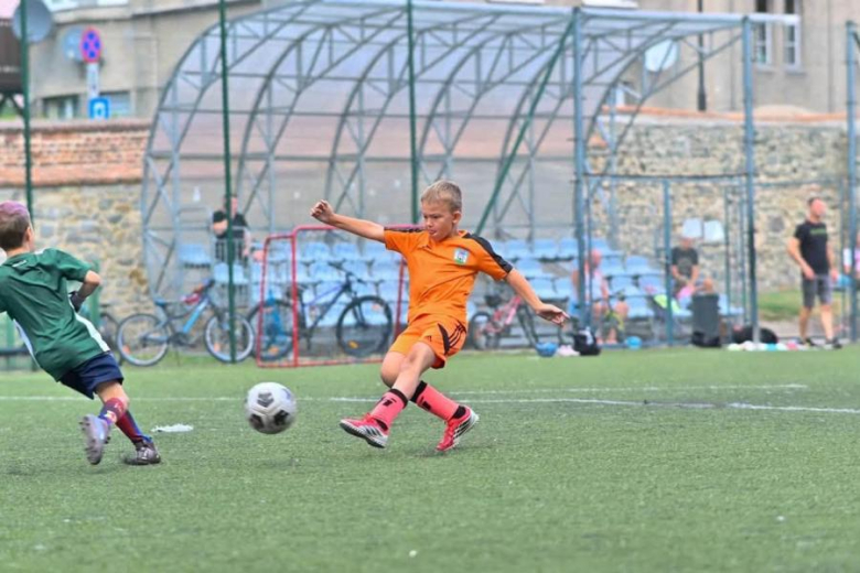 Piłkarskie święto na orliku. Relacja z pikniku piłkarskiego 2026 w Ziębicach