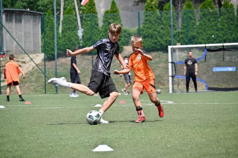 Piłkarskie święto na orliku. Relacja z pikniku piłkarskiego 2026 w Ziębicach