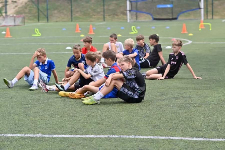 Piłkarskie święto na orliku. Relacja z pikniku piłkarskiego 2026 w Ziębicach