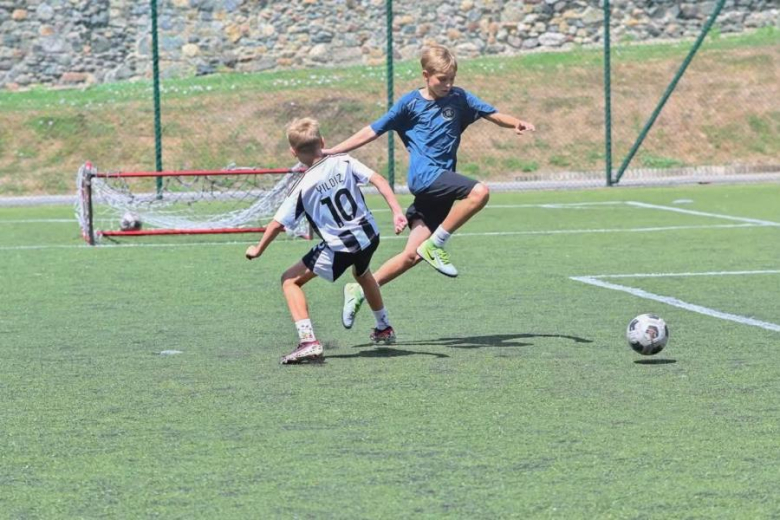 Piłkarskie święto na orliku. Relacja z pikniku piłkarskiego 2026 w Ziębicach