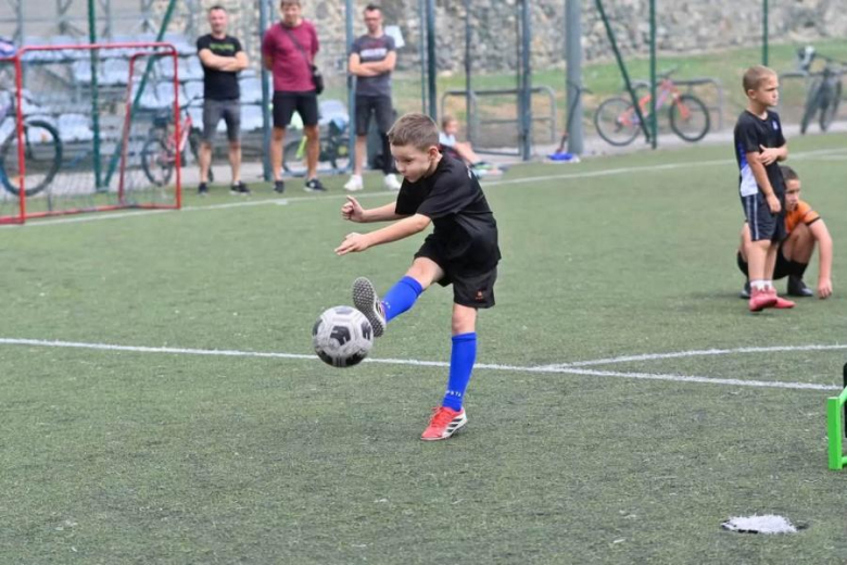 Piłkarskie święto na orliku. Relacja z pikniku piłkarskiego 2026 w Ziębicach