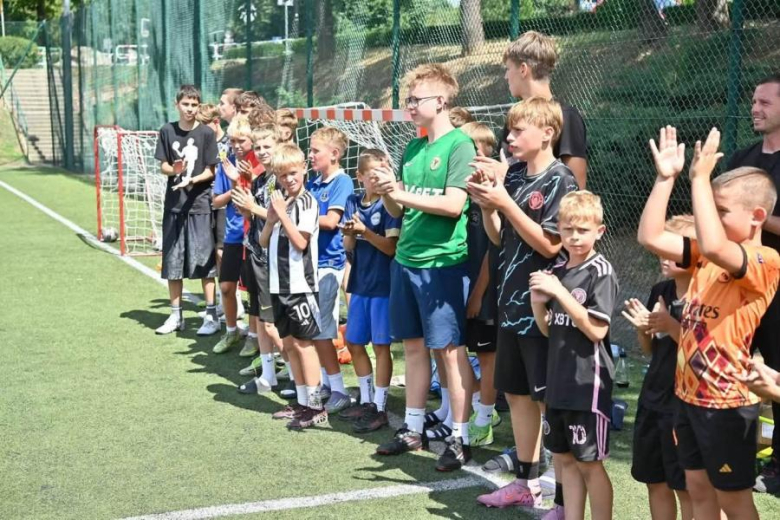 Piłkarskie święto na orliku. Relacja z pikniku piłkarskiego 2026 w Ziębicach
