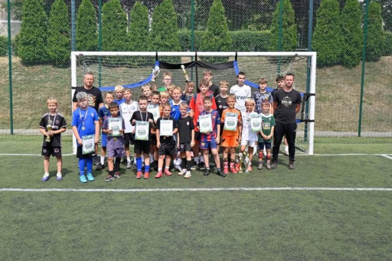 Piłkarskie święto na orliku. Relacja z pikniku piłkarskiego 2026 w Ziębicach