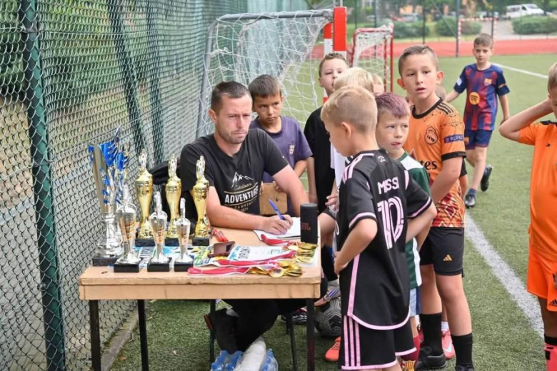 Piłkarskie święto na orliku. Relacja z pikniku piłkarskiego 2026 w Ziębicach