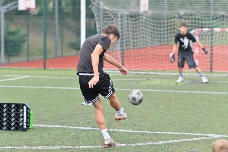 Piłkarskie święto na orliku. Relacja z pikniku piłkarskiego 2026 w Ziębicach