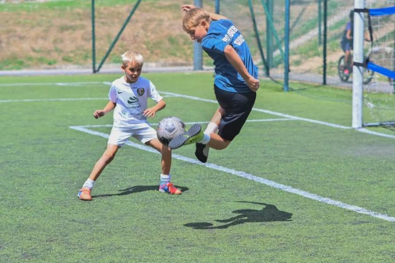 Piłkarskie święto na orliku. Relacja z pikniku piłkarskiego 2026 w Ziębicach