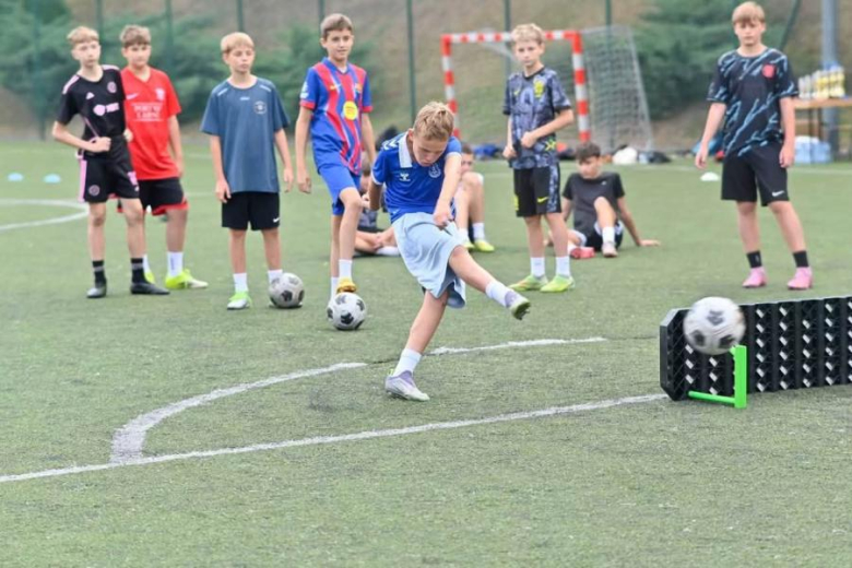 Piłkarskie święto na orliku. Relacja z pikniku piłkarskiego 2026 w Ziębicach