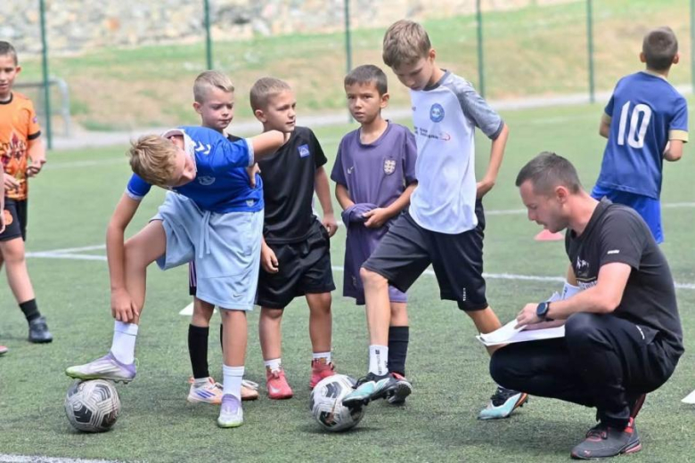Piłkarskie święto na orliku. Relacja z pikniku piłkarskiego 2026 w Ziębicach