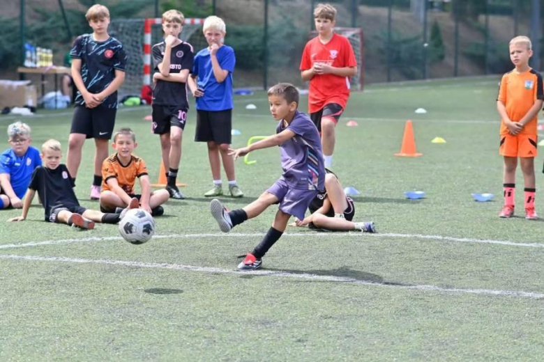 Piłkarskie święto na orliku. Relacja z pikniku piłkarskiego 2026 w Ziębicach