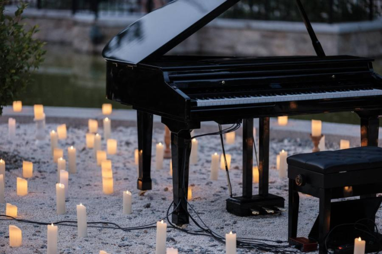 	Koncert przy świecach zachwycił publiczność w Pałacu Marianny Orańskiej
