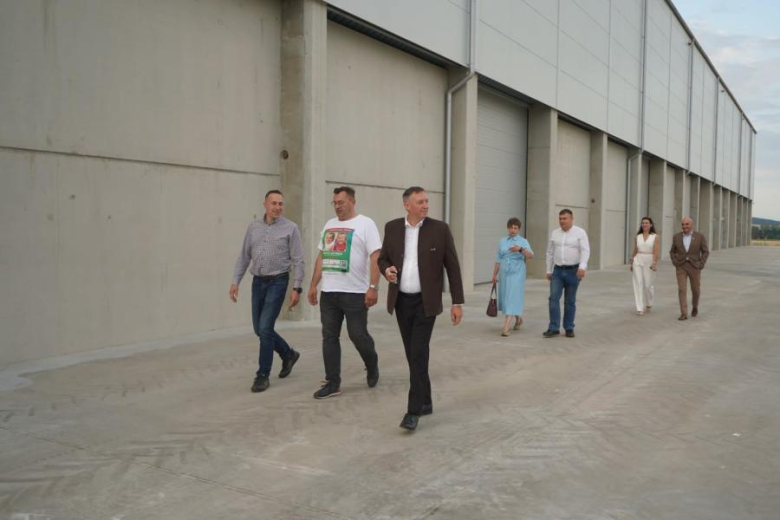 Minister Rolnictwa odwiedził halę magazynowo-zbożowa w Stoszowicach i OHZ w Kamieńcu Ząbkowickim