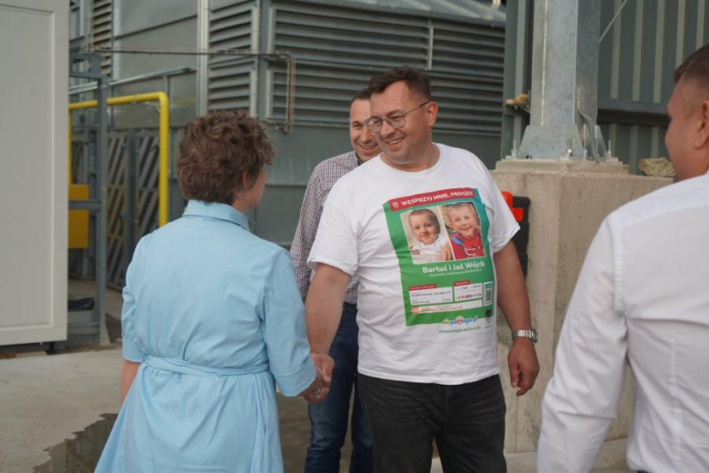 Minister Rolnictwa odwiedził halę magazynowo-zbożowa w Stoszowicach i OHZ w Kamieńcu Ząbkowickim