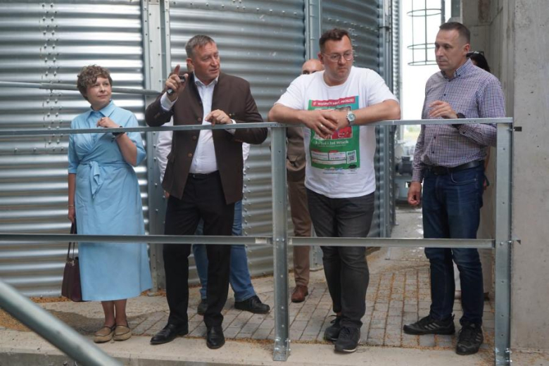 Minister Rolnictwa odwiedził halę magazynowo-zbożowa w Stoszowicach i OHZ w Kamieńcu Ząbkowickim