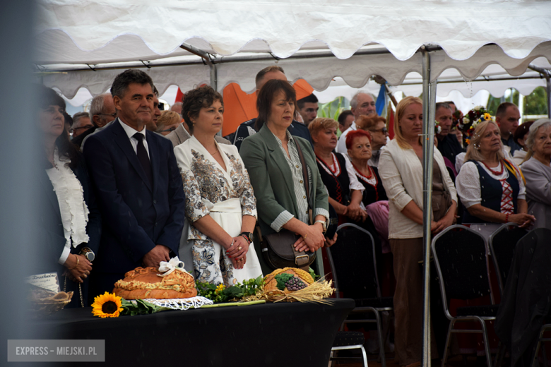 Dożynki gminne w Srebrnej Górze. Były obrzędy dożynkowe, wyścigi traktorów i Miły Pan
