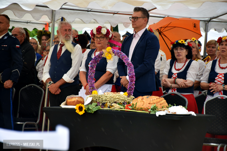 Dożynki gminne w Srebrnej Górze. Były obrzędy dożynkowe, wyścigi traktorów i Miły Pan