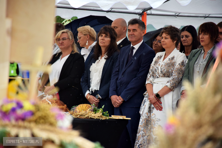 Dożynki gminne w Srebrnej Górze. Były obrzędy dożynkowe, wyścigi traktorów i Miły Pan
