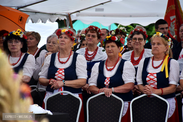 Dożynki gminne w Srebrnej Górze. Były obrzędy dożynkowe, wyścigi traktorów i Miły Pan